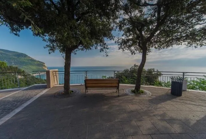 Affittacamere Roberto Πανσιόν Sirolo